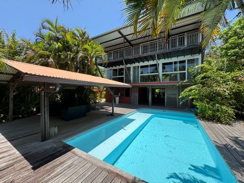 Coup de cur pour cette ravissantemaison vue sur mer coté Bourda à Cayenne