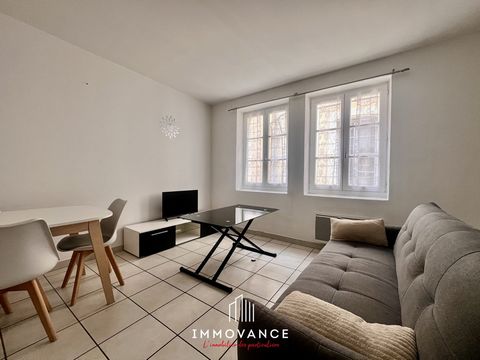 As a preview and in exclusivity, we offer you this apartment ideally located, in the heart of the city center of Nîmes, in the immediate vicinity of the Notre Dame Saint-Castor cathedral, and the Carré house. The 39m2 apartment consists of a main liv...