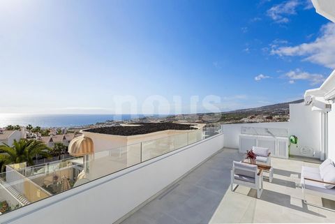 Referencia: 04179. Exclusivo y maravilloso bungaló de Lujo en venta en el popular complejo Las Mimosas, en Costa Adeje. Este acogedor bungaló privado se ha reformado completamente recientemente, desde las instalaciones, tuberías de agua, paneles eléc...