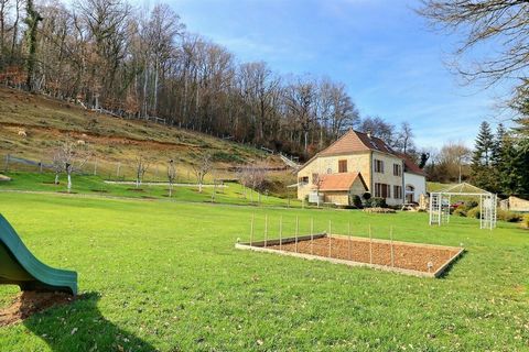 Jolie propriété en pierre composée de 2 logements communicants.