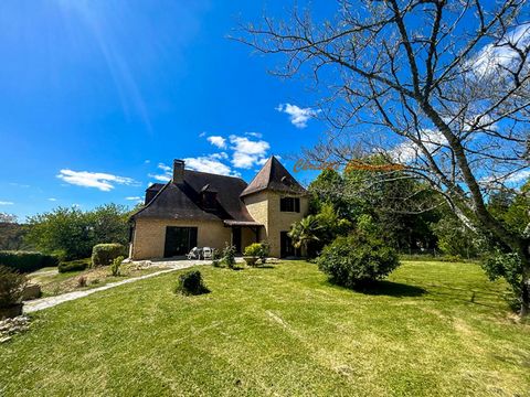 24330 Bassillac et Auberoche : Maison Périgourdine Sur les hauteurs à Milhac d'auberoche, entre Périgueux et Terrasson et Montignac, cette Périgourdine vous propose 3 chambres, un grand salon/séjour avec cheminée, une spacieuse cuisine, une salle de ...