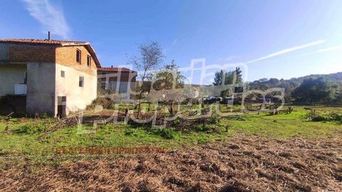 For more information, call us at: ... or 052 813 703 and quote the reference number of the property: Vna 85750. Responsible broker: Juliana Kurteva For sale is a plot of land with an excellent location and a house built from the 90s, in a quiet and w...