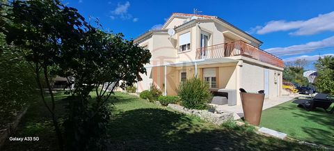 Exceptionnel, à vendre sur Alès, quartier le Rieu, proche hôpital, venez découvrir, cette magnifique maison des années 1950 de 185 m2 hab, sur 2 niveaux et sur un terrain de 1084 m2. Elle se situe dans un quartier calme, résidentiel, sans vis à vis e...