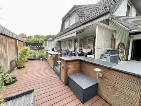 Exclusieve eengezinswoning in Wedemark/Mellendorf Dit luxe vrijstaande huis in het idyllische dorpje Mellendorf, Wedemark, biedt het hoogste niveau van wooncomfort en een verscheidenheid aan exclusieve voorzieningen. Ideaal gelegen in een rustige woo...