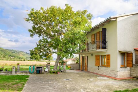 BESCHRIJVING WONING In een goed ontwikkeld gebied, op een paar minuten van het historische centrum, bieden wij een deel van een gebouw aan. De woning is verdeeld over twee niveaus en heeft een indeling die doet denken aan de onafhankelijkheid van een...