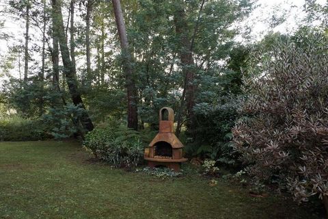 Beschauliches Holzhaus an der Atlantikküste. Freuen Sie sich auf den Urlaub mit großer Terrasse auf einem traumhaften Grundstück direkt am Wald mit 120qm Wohnfläche. Mehrere Möglichkeiten zu Grillen. Wir haben einen Gasgrill, offenes Feuer ist wegen ...