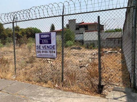 Excelente terreno en venta en esquina. Ubicado en Ciudad Satélite en esquina con una de las avenidas principales y a dos cuadras de periférico. Terreno plano de forma regular. Su uso de suelo es habitacional. Gran oportunidad para construir tu inmueb...