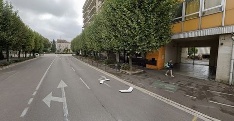 Bien Chez Soi vous propose un box rue voltaire Troyes, face gare superficie 15 m2 dans une résidence sécurisée. Nhésitez pas à contacter l'agence