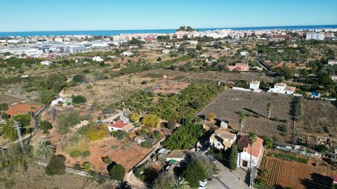 Objektbeschreibung: Eine tolle Möglichkeit für Individualisten und Finca-Liebhaber. Diese rustikale Finca besticht mit einem ausgiebigen Platzangebot. Abgesehen von den knapp 6200m2 Grundstück teilt sich das Haus in fünf Schlafzimmer und zwei komplet...