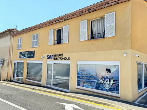 À Vendre - Appartement T3 de 81 m2 - Draguignan   Découvrez ce superbe appartement T3 de standing, situé dans une petite copropriété récente (2012) à Draguignan. Niché au 1er et dernier étage, cet appartement spacieux de 81 m2 offre un cadre de vie l...