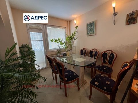 Agence immobilière ''Adresse'' - Sofia. Pleven vend un appartement confortable de 3 pièces, situé en plein centre de la ville de Pleven. Pleven. L’appartement est partiellement meublé, avec une superficie de -98 m². Il se compose d’une cuisine avec u...