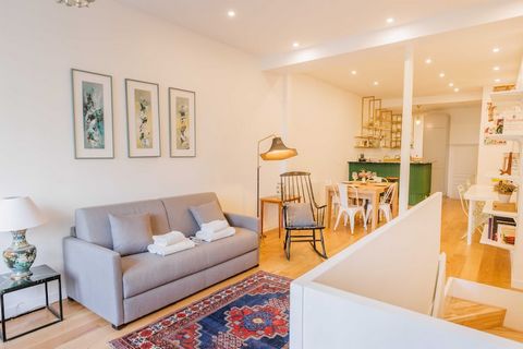 Situé juste à côté de Montparnasse, cet appartement de 52 m² offre tout le confort nécessaire pour un agréable séjour à Paris. La situation géographique de l'appartement vous permettra de vous déplacer très facilement dans la capitale via ces nombreu...