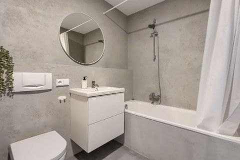 The renovated 1 - room apartment on the first floor of the modern apartment building at Celsiusplatz, built in 1998, measures approx. 50 sqm and is accessible via a passenger elevator over a light-flooded staircase. In addition to the spacious living...