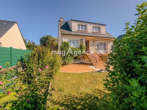 Just a 10-minute bike ride from the city centre and Chartres train station, this south-facing house is ideally located in Mainvilliers, close to all amenities. The carefully maintained garden offers a pleasant and peaceful outdoor space. The house ha...