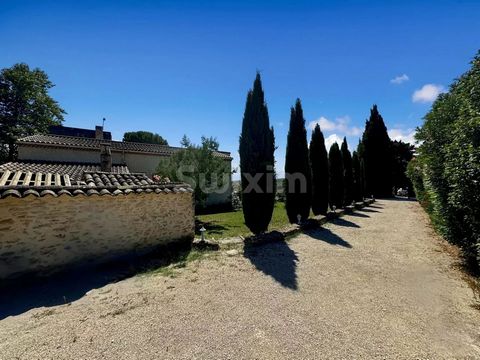 Ref 2108FP: (Enclave des Papes) - Near the Château de Grignan, in a wooded park of approximately 6000m2, in a quiet area and not overlooked, surrounded by truffle oaks, nestles a 265m2 property with its well. The house consists of 4 bedrooms, 1 bathr...