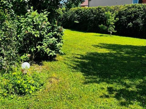 Dieses wunderschöne Einfamilienhaus mit großem Garten, entspricht genau den Träumen, die man als junges Mädchen hatte. Ich kann mich noch genau erinnern, als ich bei einer Freundin und deren Mutter eingeladen war, das erste Mal, als Gast in einem Ein...