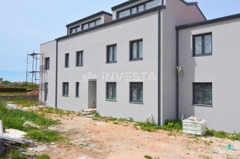 Location: Istarska županija, Poreč, Poreč. Appartamento in Vendita in un Edificio con 5 Unità Abitative in Fase di Costruzione In vendita duplex appartamento in un edificio con 5 unità abitative attualmente in costruzione. Il duplex si estende su due...