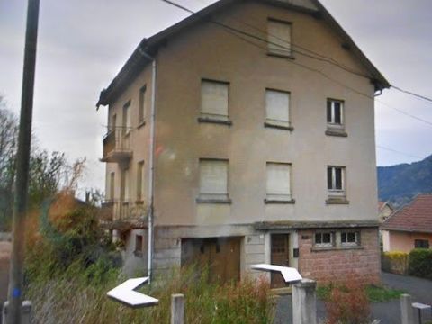 immeuble de 2 appartements de 90m² SENONES (Vosges) immeubles composé de deux appartements de 90 m² Caves, grenier, terrain de 769m² garage Tout à l’égout, gaz de ville Prix de vente 85600€ honoraires compris, soit 80 000 € hors honoraires, honoraire...