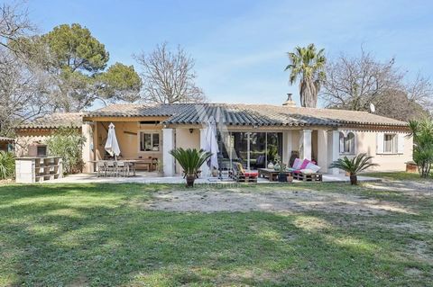 Located near Parc Résidentiel Saint Martin, this 110 m² villa offers a serene living environment, perfect for those seeking tranquility while staying close to nature. With a bright and spacious living room featuring a fireplace, this home creates a w...