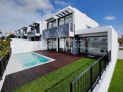 New 3+1 Bedroom Villa - Porto Salvo, Oeiras House T3 +1 inserted in a development consisting of 5 new townhouses, all with garden and swimming pool. With superior finishing, lots of natural light in all divisions and open views, very well located nex...