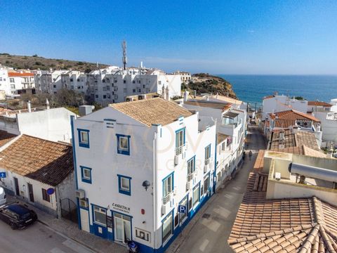 Located in the vibrant heart of Burgau, this exceptional 3-bedroom property combines a beautiful residence with a thriving commercial space. The ground floor hosts a well-established, popular restaurant that has been a local favorite for 17 years, of...