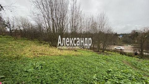 Located in Лаврики.