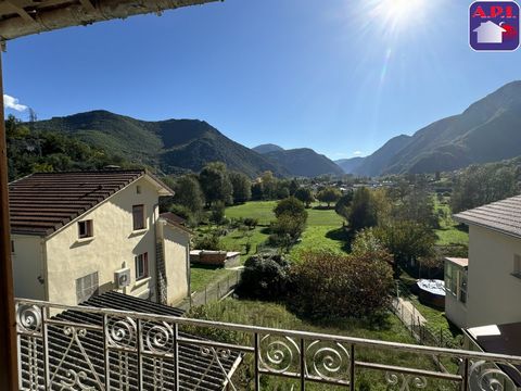 CHARMING HOUSE TO RENOVATE! Discover this charming house to renovate with a view of the mountains. With a surface area of approximately 70m², it is composed of a garage, three bedrooms, as well as a plot of 1170m². Heating, insulation and interior de...