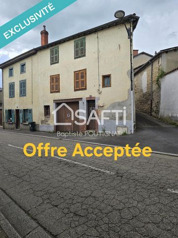 Venez découvrir à quelques pas du centre ville d’Ambert cette maison sur 3 niveaux . Le rez de chaussée se compose d’un garage d’environ 37m² avec un accès à une petit courette . Le 1er étage accueil une cuisine , 2 chambres et une piece supplémentai...