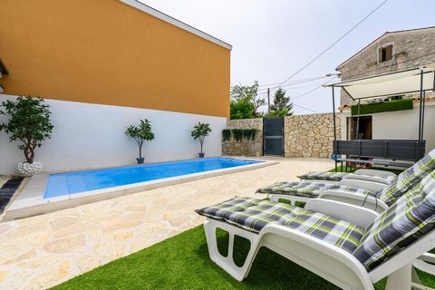 The house in Porec has 3 bedrooms and capacity for 8 persons. Accommodation of 145 m² comfortable and has a fully-equiped kitchen, It has garden and swimming pool. The property is located 55 m airport 