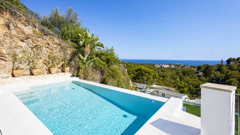 Stylish villa in a highly sought-after location with sea and mountain views The villa in particular is a real gem due to its privileged location, with beautiful views of the sea and the mountains. Upon entering, the wooden flooring catches the eye, e...