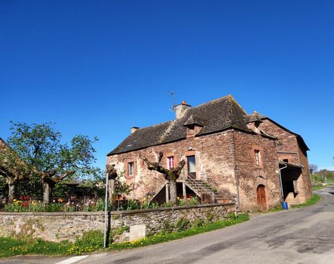 Mayran, beautiful stone house of 76m² of living space with its barn and a plot of land of approximately 700m² The house consists of three bedrooms of 11m², 13m² and 14m². A charming kitchen/dining room area of 27m² completes the living area. The prop...