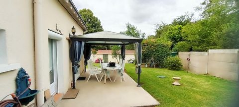 Maison agréable et paisible située dans un hameau de Montchevrier. A proximité de la petite ville d'Aigurande et de son grand marché hebdomadaire le vendredi, c'est un endroit idéal. Proche de site balnéaire, médiévaux, ... Le bien est composé de la ...