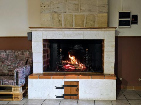 Demeure familiale par excellence avec ses quatre chambres, cette jolie maison, très bien entretenue, est idéalement située à Camblanes-et-Meynac, à seulement deux minutes du bourg et de toutes ses commodités (commerces, écoles…). Les arrêts de bus po...