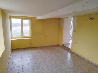 Price: €19.900,00 District: Elhovo Category: House Area: 100 sq.m. Plot Size: 1350 sq.m. Bedrooms: 2 Bathrooms: 1 Location: Countryside Massive two-story house near the town of Elhovo Price: 19 900 EUR Area: 100 sq.m Plot: 1350 sq.m We offer for sale...