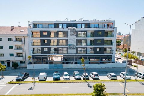 1 bedroom apartment Located in a privileged area of Espinho, close to the beach.   Apartment constituted as follows: Living room with 23.36m2 and kitchen with 6.00m2 in open space; Kitchen furnished with cabinets in water-repellent MDF coated with me...