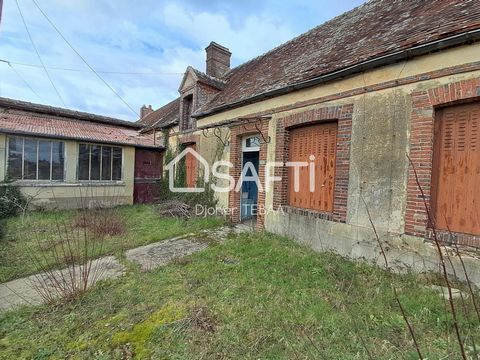 Située dans le charmant village de Manou, cette maison à rénover offre un cadre de vie paisible et authentique, à mi-chemin entre Senonches et La Loupe. Sur une surface de terrain d'environ 330 m², cette propriété dispose d'une petite cour à l'avant ...