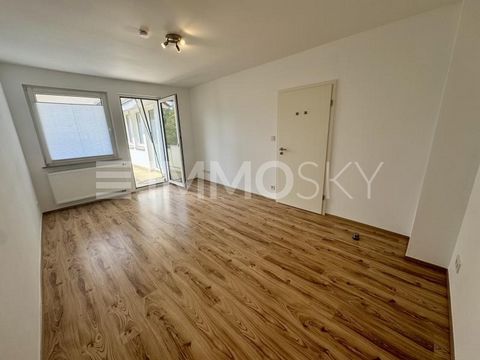 Abitare di prima classe in una posizione privilegiata! Benvenuti in questo appartamento di 4 locali modernizzato, che si trova nella ricercata posizione centrale sul Niedersachsenring nella Lista. Con una generosa superficie abitabile di 89 m² all'ul...