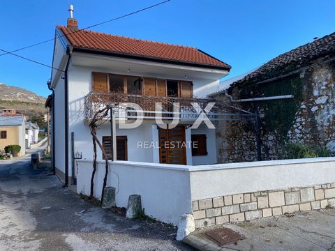 Location: Primorsko-goranska županija, Bakar, Hreljin. RIJEKA, HRELJIN – ein Haus mit Garage und großem Garten in toller Lage! GELEGENHEIT! Komplett renoviertes Haus von 90 m2 + Nebengebäude (muss angepasst werden) und Garten von 300 m2 + Garage von ...