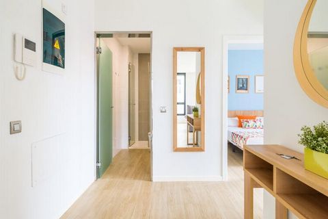 Cette maison de vacances moderne de deux chambres, achevée en 2021, offre le mélange idéal de travail et de détente. Situé à quelques pas de la plage, il est conçu pour ceux qui cherchent à concilier productivité et environnement serein. L'espace com...