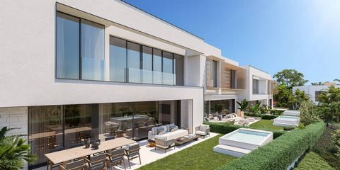 Cette magnifique villa de luxe est située en bord de golf à Mijas, Malaga. Avec ses 3 chambres, 2 salles de bains et 1 toilette, cette propriété offre un espace de vie spacieux et confortable. La villa a une superficie construite de 114m² et dispose ...