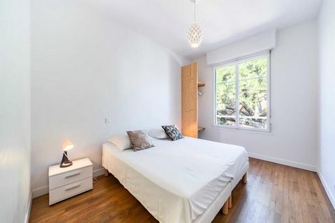 Vous apprécierez ce très bel appartement trois pièces entièrement rénové pour sa situation idéale et sa décoration soignée. Array Situé au coeur du quartier historique du Suquet, vous serez au cœur des commodités. Le Palais des Festivals et la Croise...