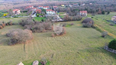 Location: Istarska županija, Labin, Labin. Labin, Umgebung, Bauland in der Nähe der Stadt. Wir verkaufen Baugrundstücke in unmittelbarer Nähe der Stadt Labin. Das Grundstück liegt in einer kleinen Siedlung, die gut an die Stadt und das Meer/die Küste...