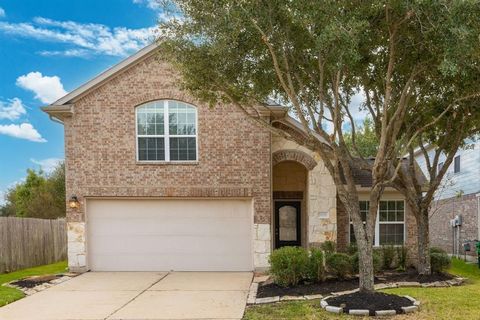 Fantastic Willow Creek Farms home zoned to HIGHLY coveted Bryant/Woodcreek/Katy High school draw! A+ curb appeal in this upgraded front stone elevation home. This 3bed/2.5bath home has a fantastic layout with all bedrooms down + HUGE game room upstai...