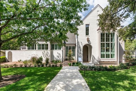 2712 Maria Anna is an English inspired residence where luxury meets timeless elegance. Nestled in the established neighborhood of Tarrytown, on a picturesque corner lot and zoned to top rated schools, this stunning property seamlessly blends modern s...