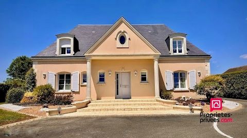 Cette belle maison contemporaine, construite avec des matériaux de grande qualité, allie élégance, confort et modernité. Dès l'entrée, le ton est donné avec une majestueuse entrée cathédrale. Le rez-de-chaussée s'ouvre sur un vaste double séjour agré...