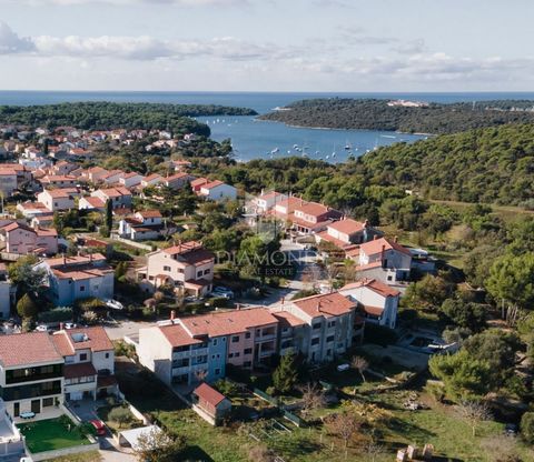 Location: Istarska županija, Medulin, Banjole. Medulin area, Istria A beautiful apartment is for sale in this popular tourist destination, known for its natural beauty, restaurants, cafes and beaches. In addition to gastronomic delights, you can enjo...