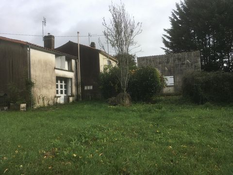 MARILLET REAL ESTATE COMPLEX OF TWO ADJOINING HOUSES WITH OUTBUILDINGS IN THE COUNTRYSIDE composed as follows: In the first house of more than 130 m2: Entrance through the kitchen/dining room, living room with fireplace/insert, office, hallway with c...