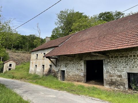 Exclusivité ! A moins d'une heure de l'aéroport de Limoges dans un hameau calme aux hauteurs de la Creuse entouré par une multitudes de sentiers que ce soit pour la marche, le vélo ou à cheval, cette ancienne maison en pierre à rénover entièrement av...