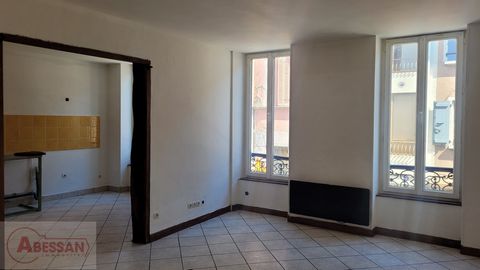 Hautes Alpes (05)  Zu verkaufen in Laragne, hübsche T3-Wohnung im Stadtzentrum, mit einer Fläche von 60 m², Carrez. Es befindet sich im 1. Stock und besteht aus einem Eingang, einer Küche, einem Wohnzimmer, einem Badezimmer, separaten Toiletten sowi...