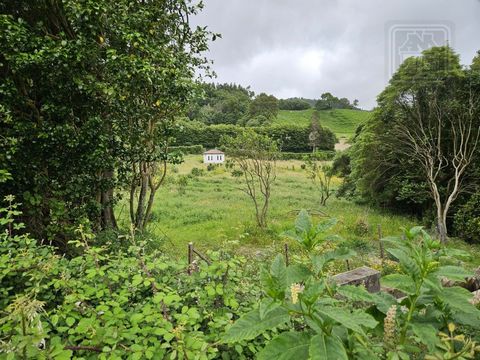 Terreno rustico in vendita, con 4.878 m² di superficie registrata, situato nella parrocchia di Furnas, Povoação, Isola di São Miguel, Azzorre. Si tratta di un terreno situato nei pressi dell'accesso alle caldaie di Furnas, accanto alla strada comunal...